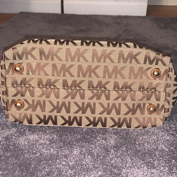 Perfect condition authentic Michael Kors purse - Picture 3 of 7